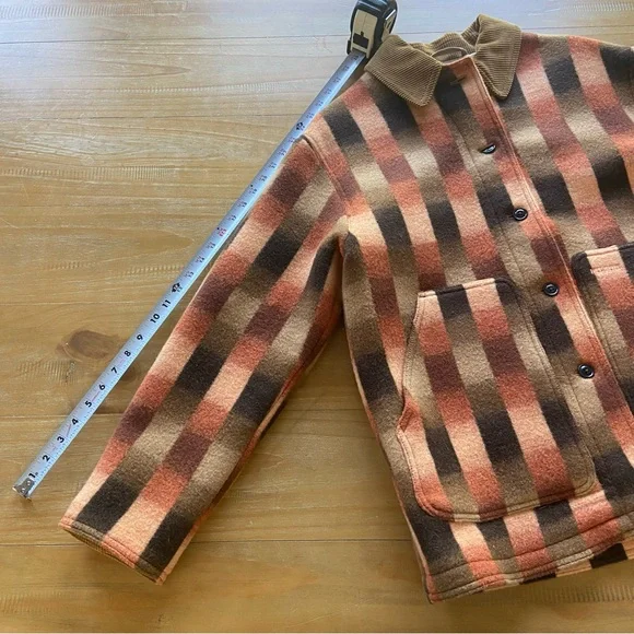 Filson | Women’s Blanket Wool Barn Coat - Picture 6 of 10